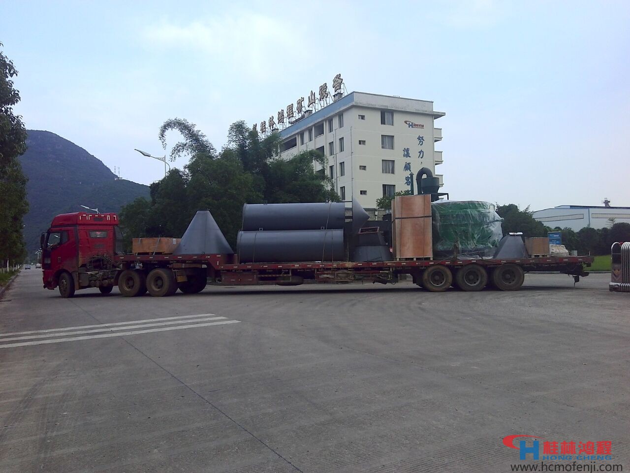 桂林鴻程HLM2900立磨發貨 桂林鴻程HLM2900立磨發貨