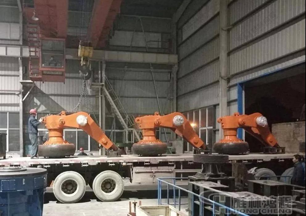 HLMX1700超細(xì)立磨發(fā)貨現(xiàn)場-超細(xì)立磨機(jī)大磨輥裝車 HLMX1700超細(xì)立磨發(fā)貨現(xiàn)場-超細(xì)立磨機(jī)大磨輥裝車