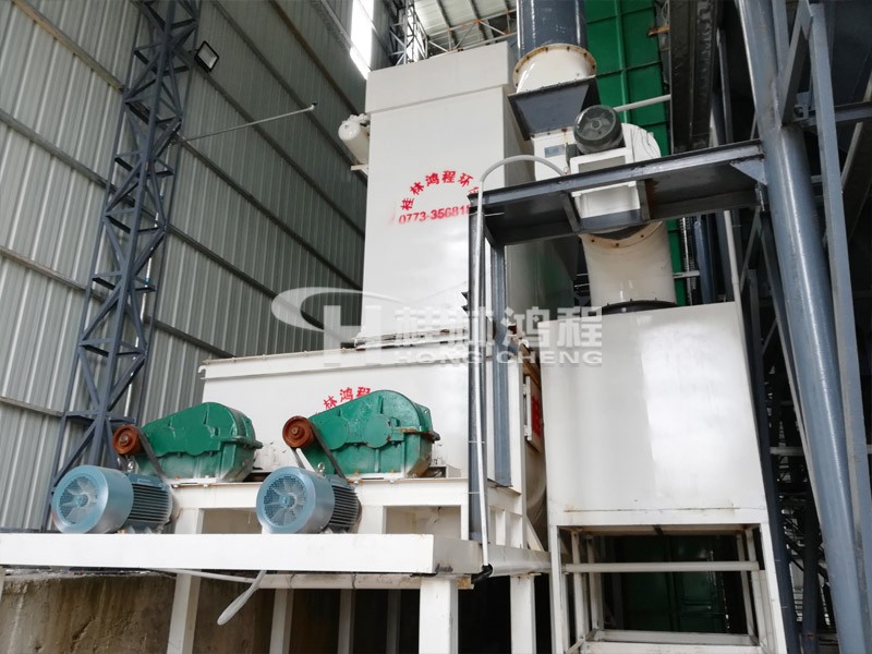 廣西平南某熟石灰加工廠HCQ1500新型熟石灰磨粉機生產線現場 廣西平南某熟石灰加工廠HCQ1500新型熟石灰磨粉機生產線現場